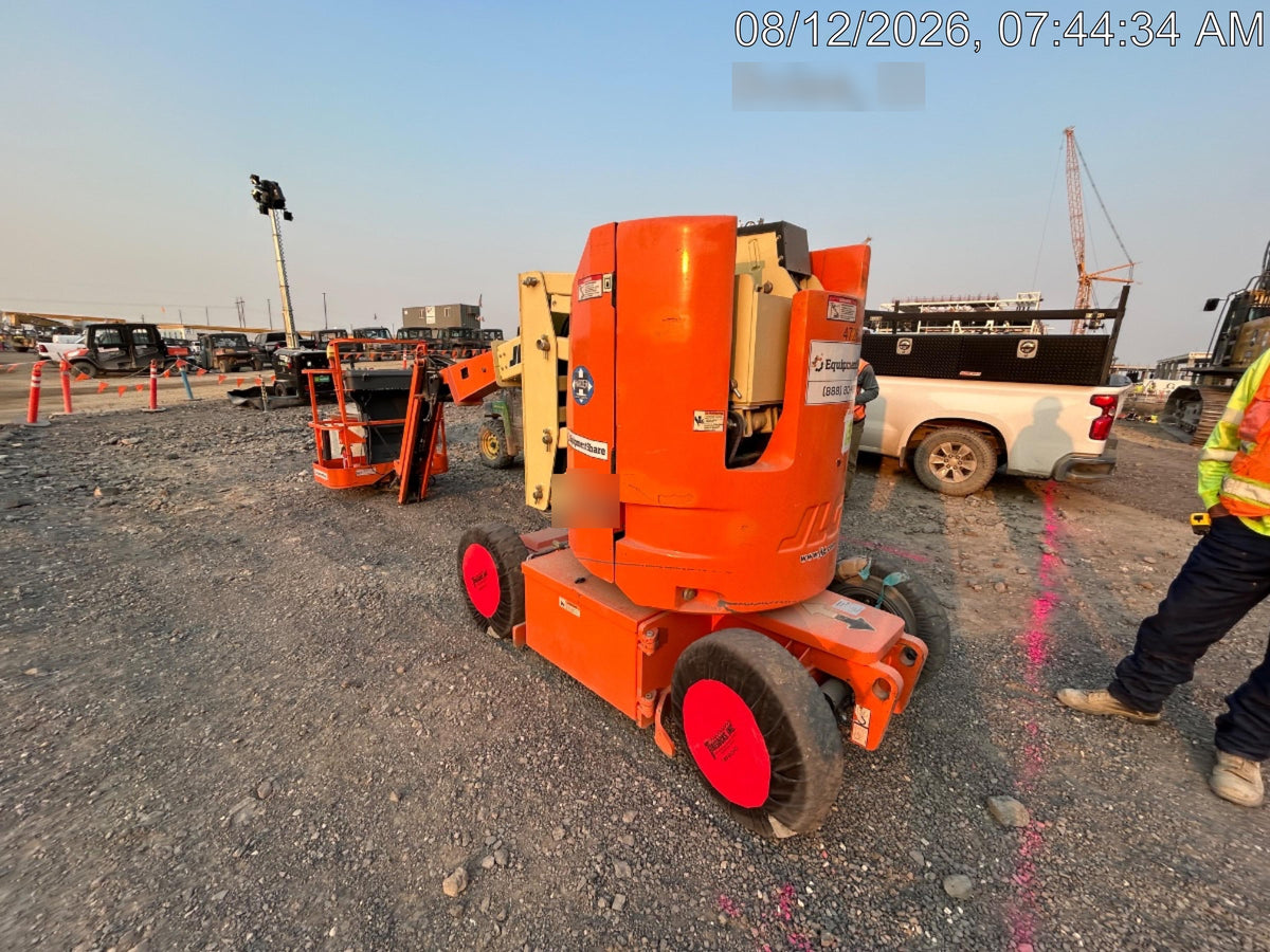 2019 JLG E300AJP