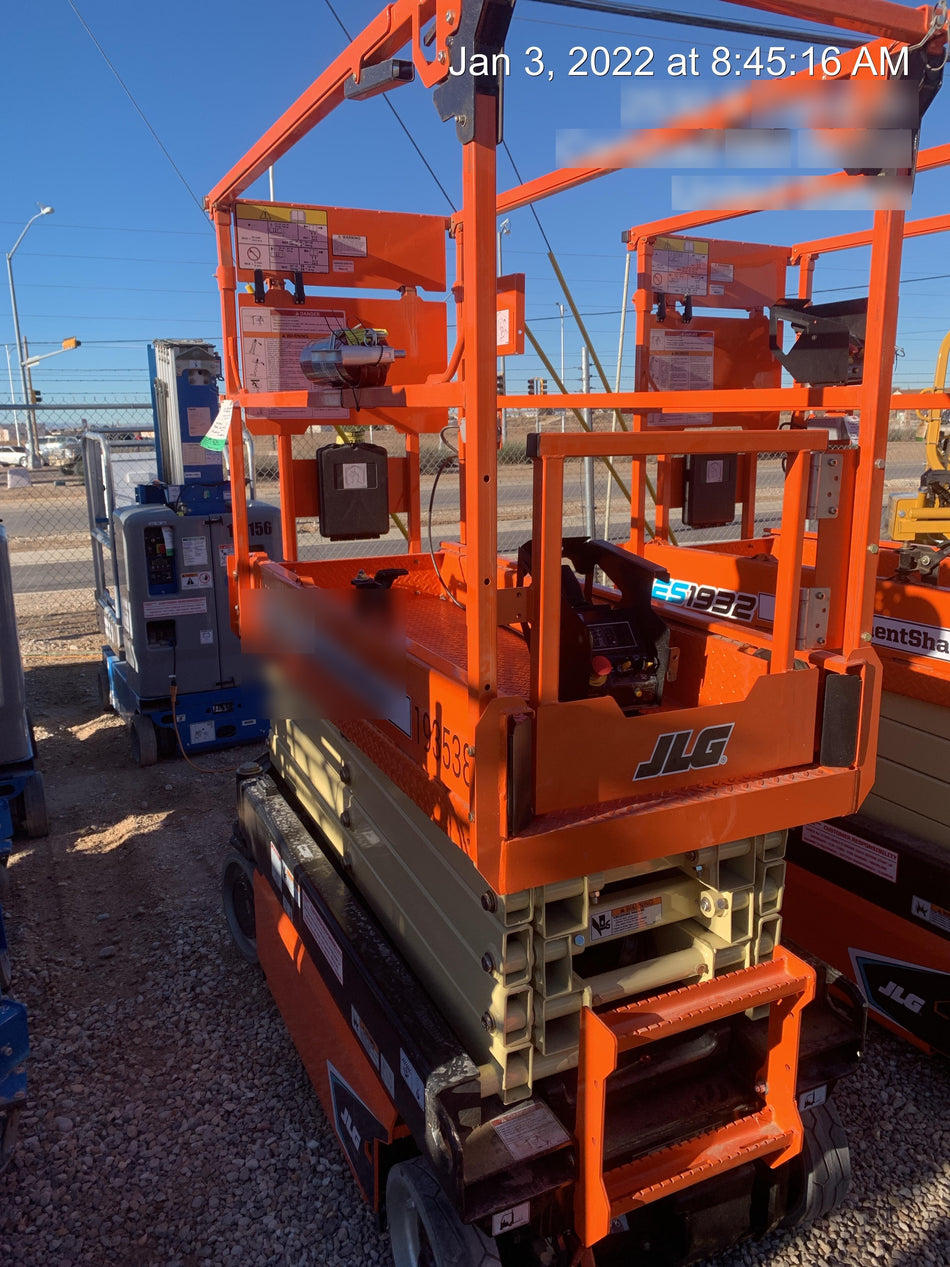 2021 JLG ES1932