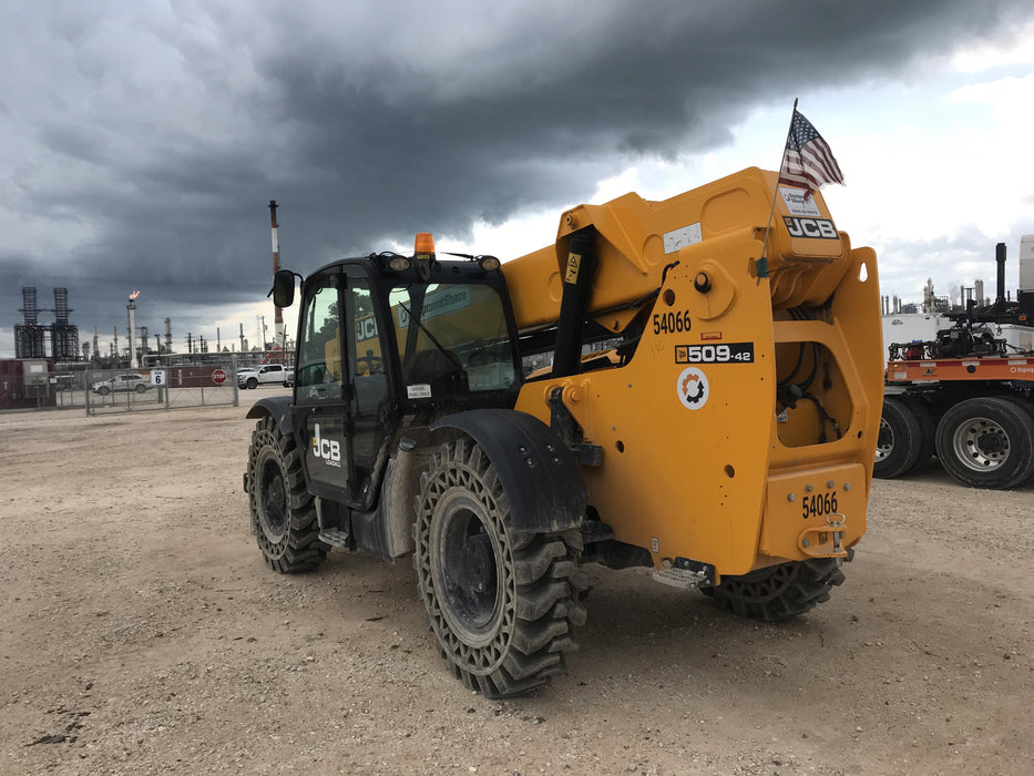 2019 JCB 509-42 Cab/Heat/Air, 74 HP, Solid Tires, STD Worklight, Beacon, Aux Hydraulics, Lifting Eye, Back up Alarm w/66" Carriage/60" Forks