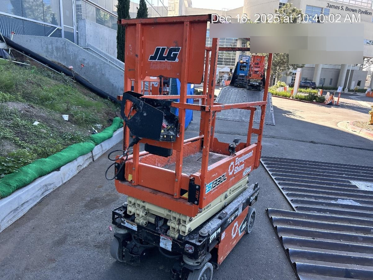 2022 JLG ES1330L