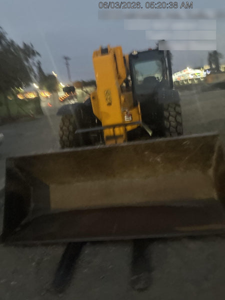 2022 JLG 1001100823