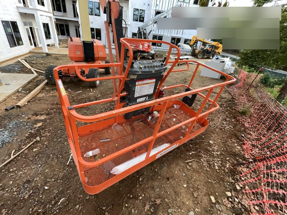 2019 JLG 800AJ