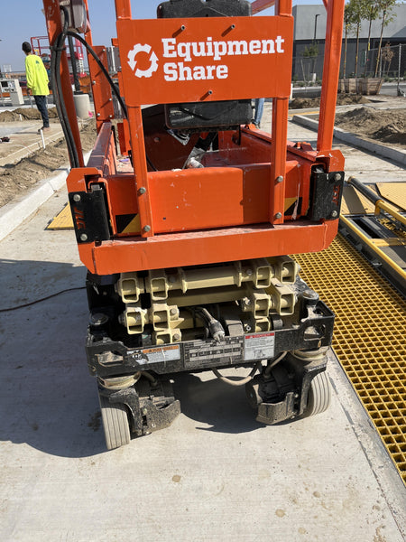 2022 JLG ES1330L