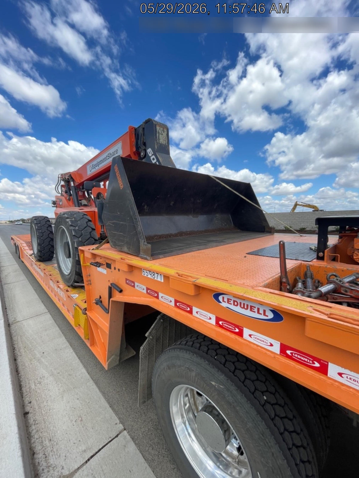2025 JLG 1001100823