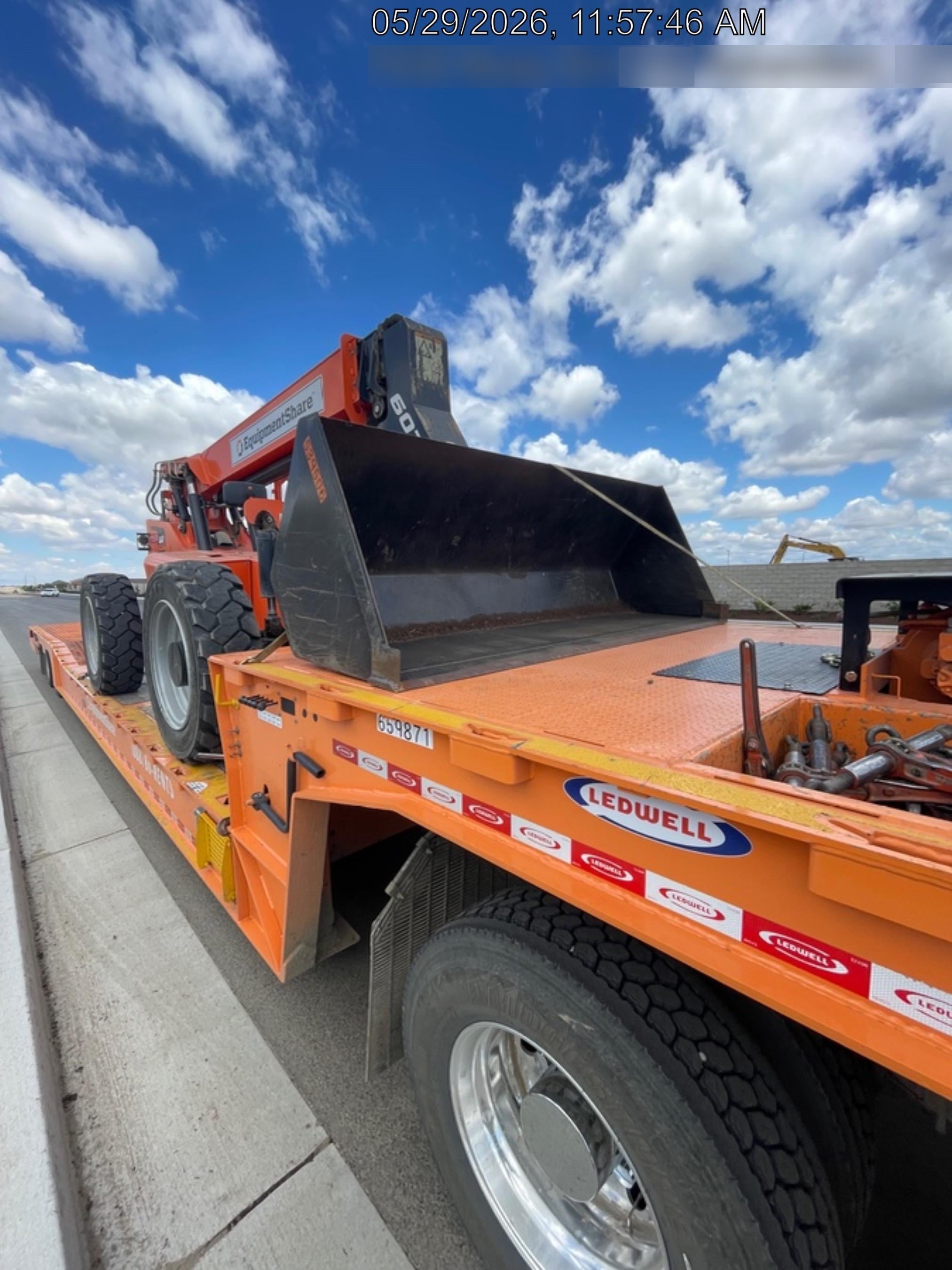2025 JLG 1001100823