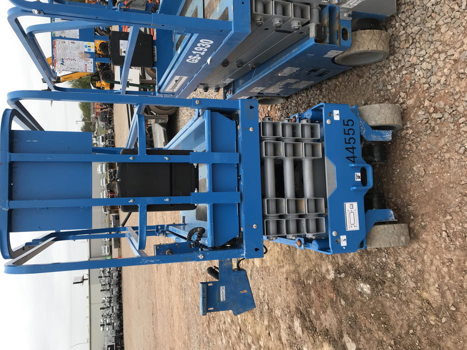 2019 Genie GS-1930 Fixed rails with chain Entry