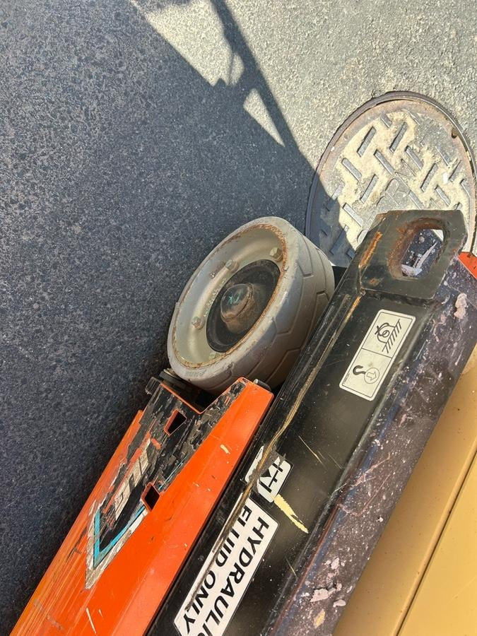 2021 JLG ES1932