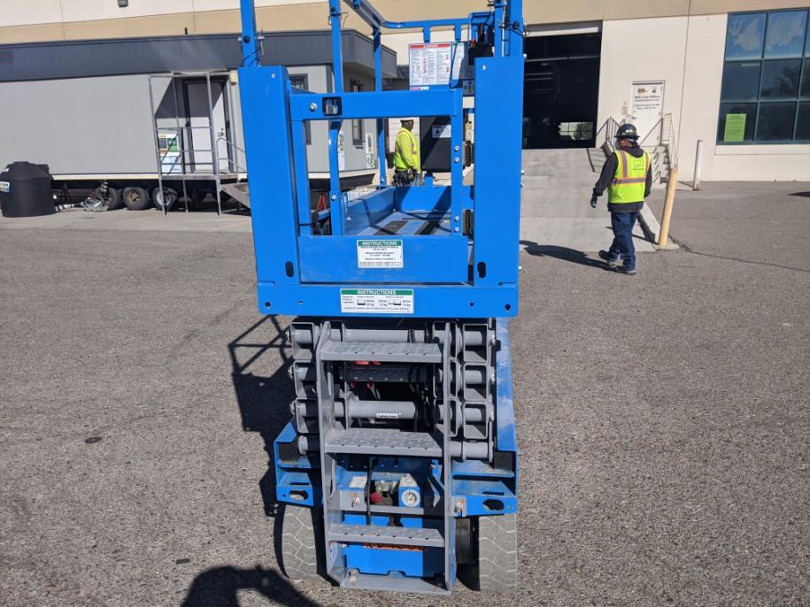 2020 Genie GS-2632 Solid NM Tires, Folding Rails with Half-Height Swing Gate, Beacon