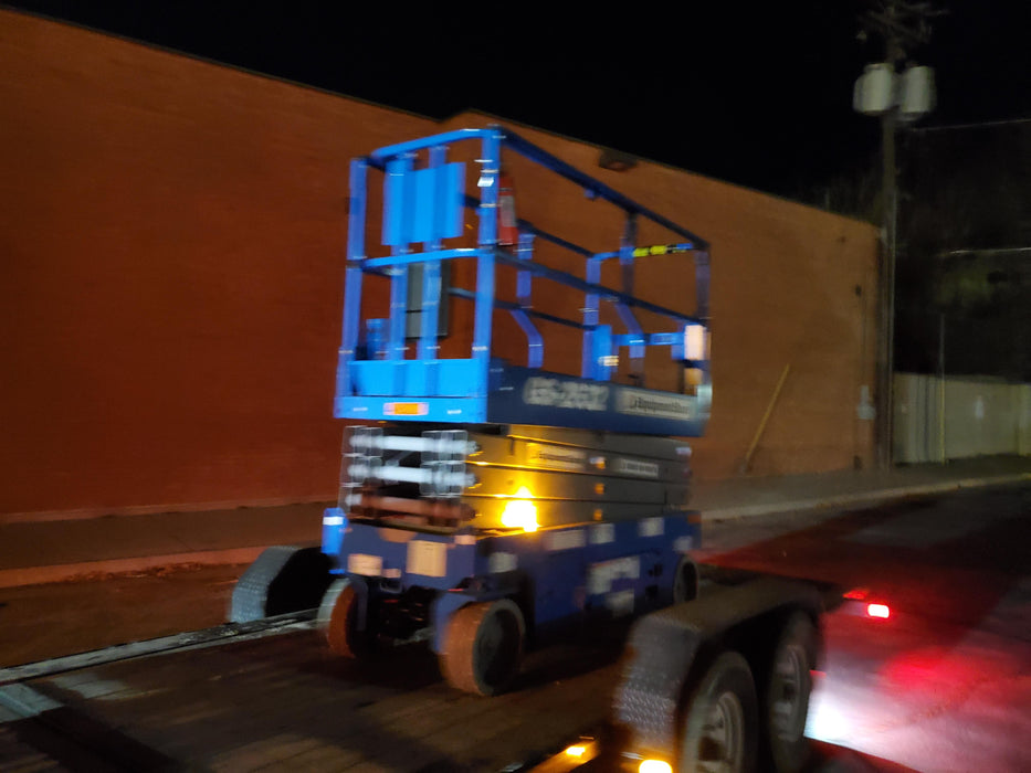 2019 Genie GS-2632 Folding rails with half height swing gate