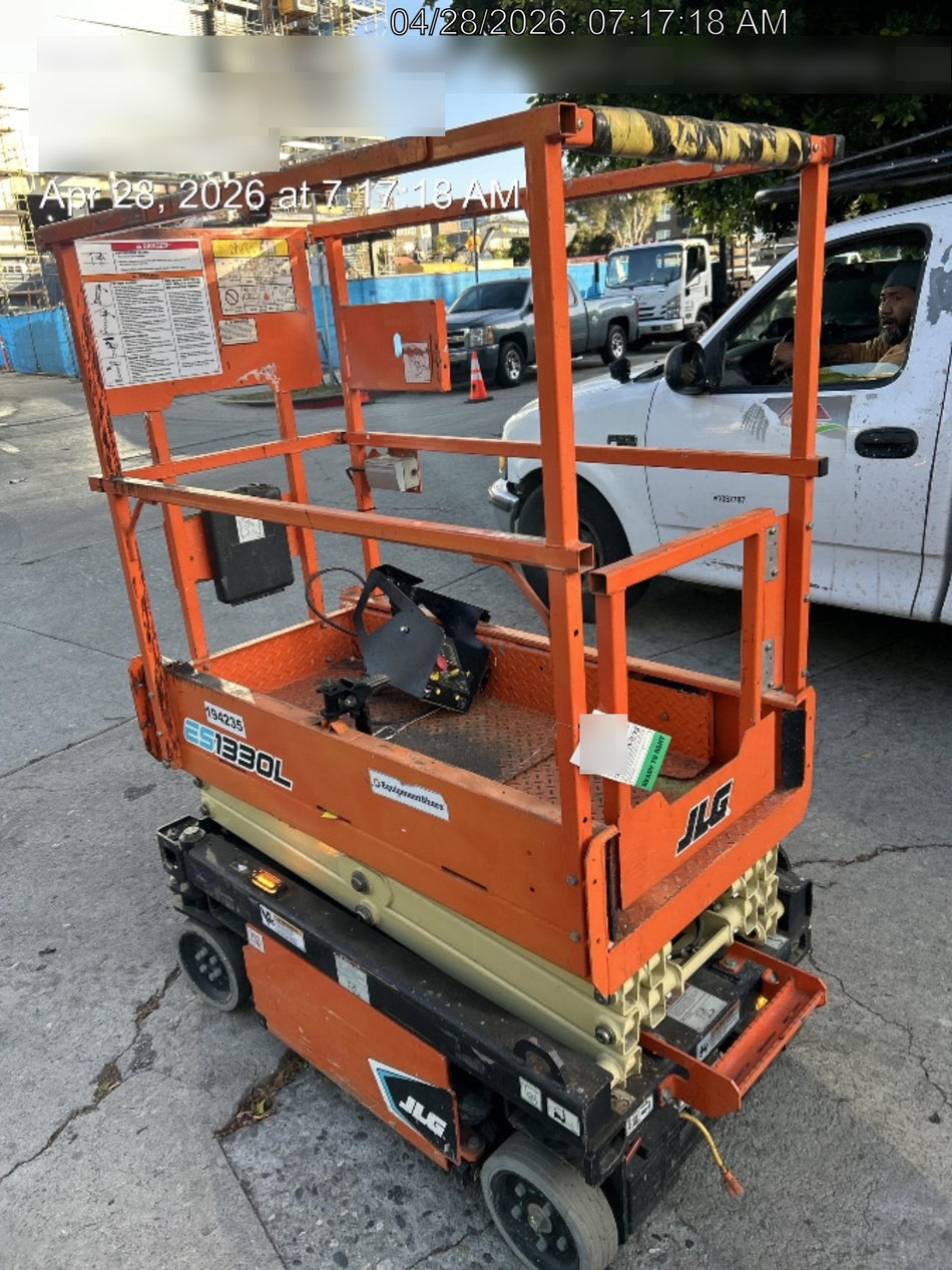 2021 JLG ES1330L