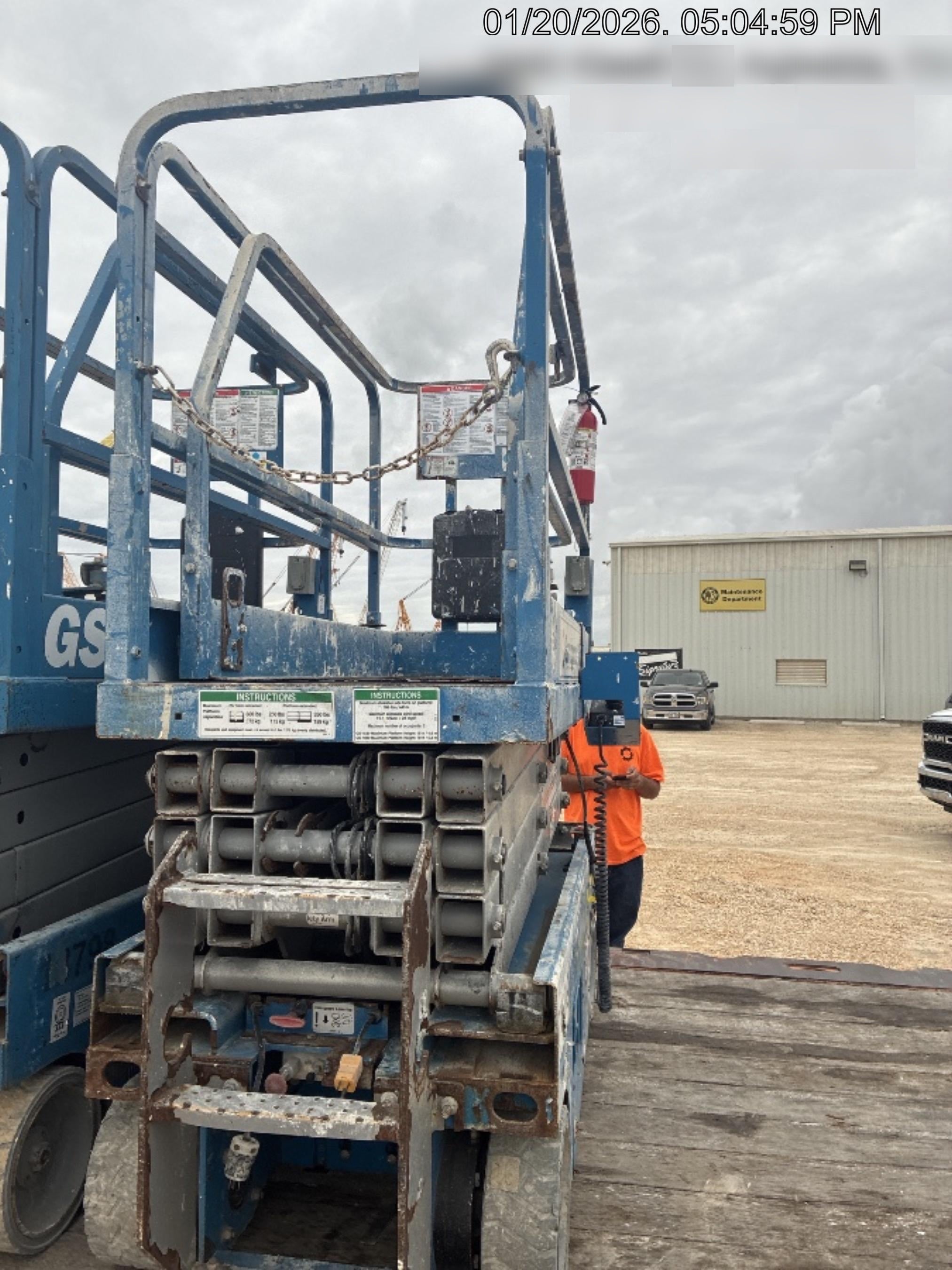 2017 Genie GS-1930 Genie GS-1930 Lift w/Fixed Rail and Chain Entry