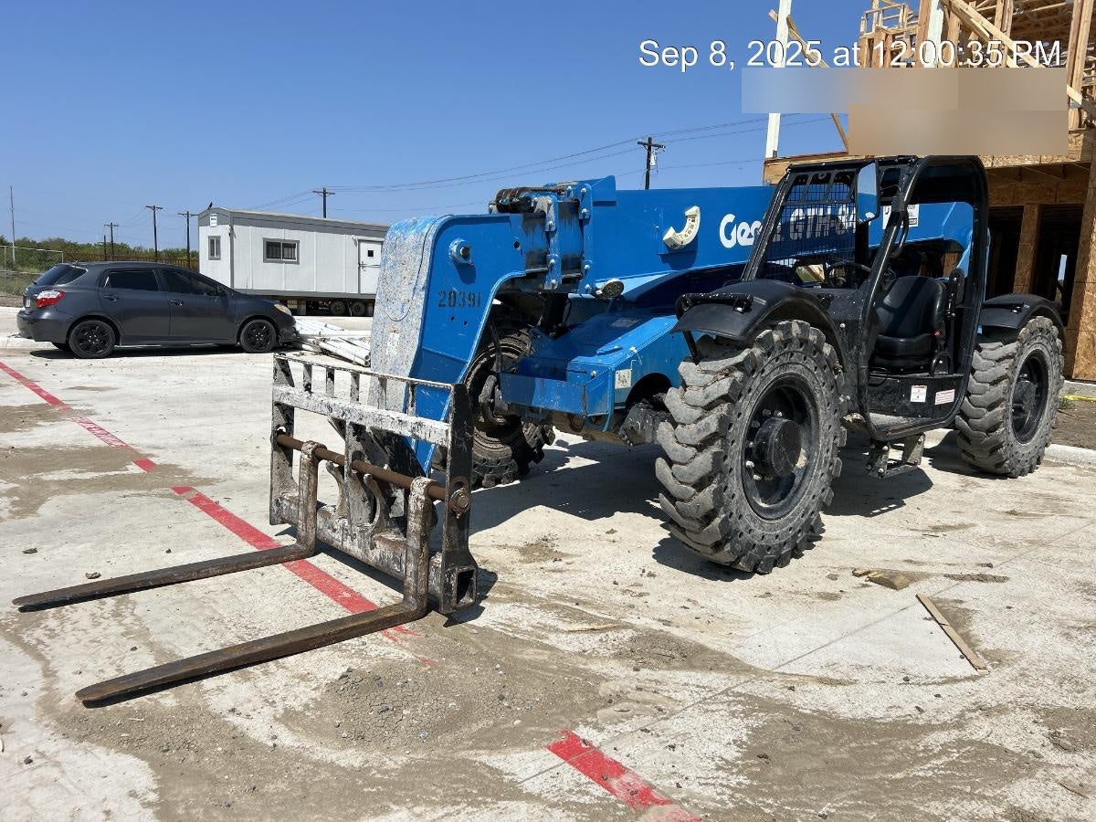 2018 Genie GTH-844 Genie GTH-844 w/Open ROPS, Solid Tires, beacon/work lights, 60" carriage/forks