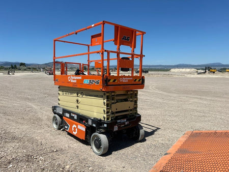 2022 JLG ES3246