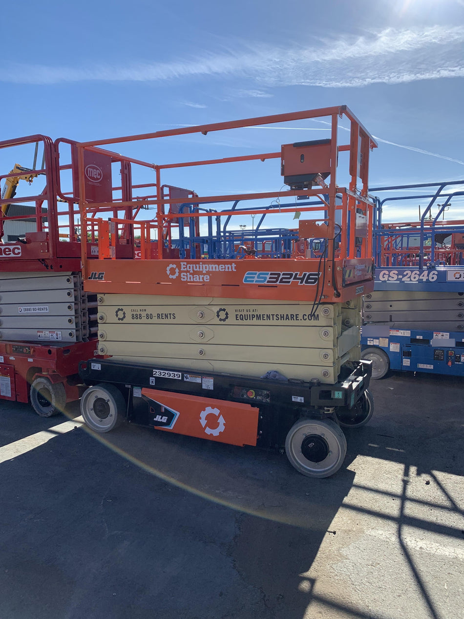 2022 JLG ES3246
