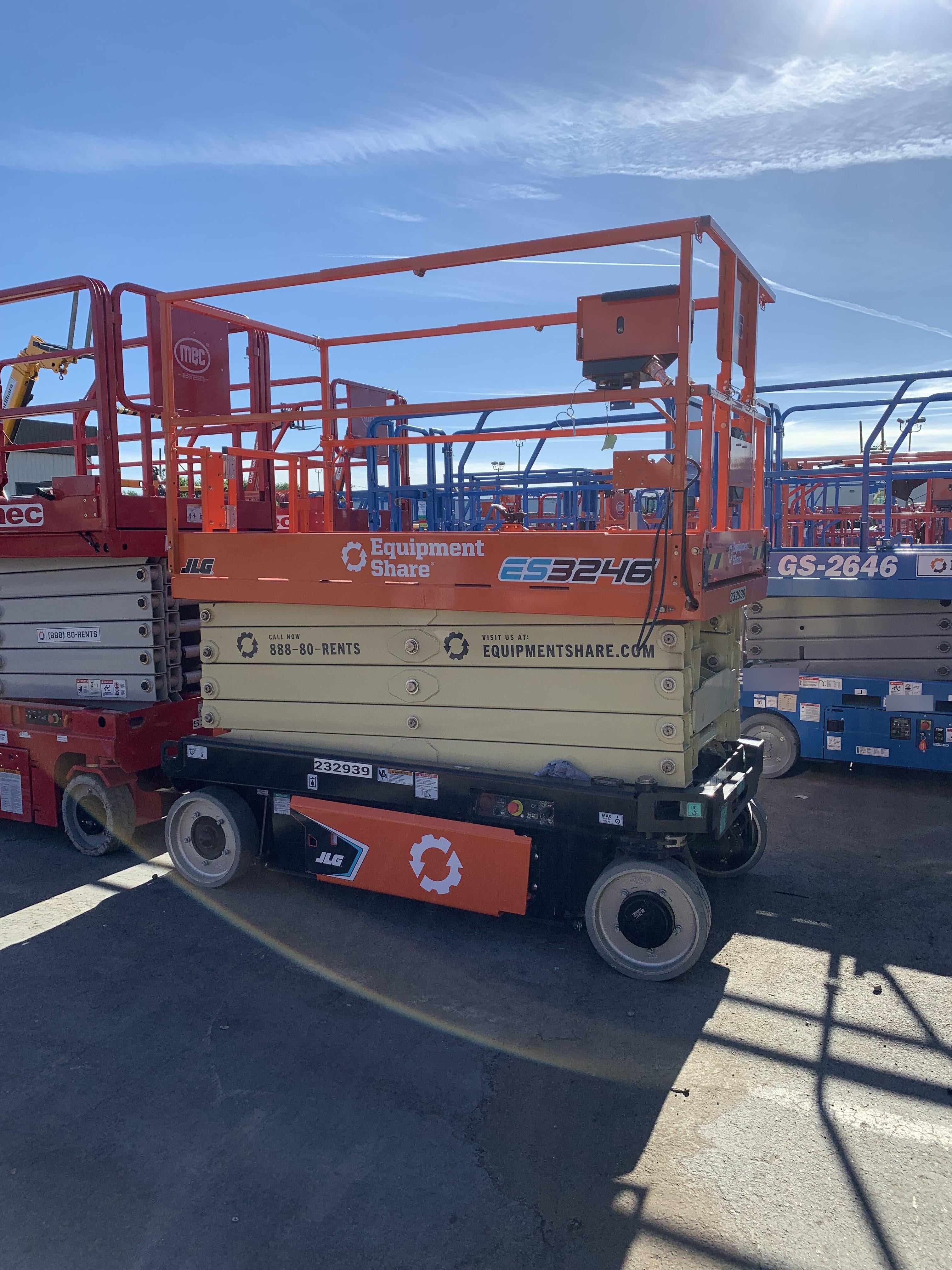 2022 JLG ES3246