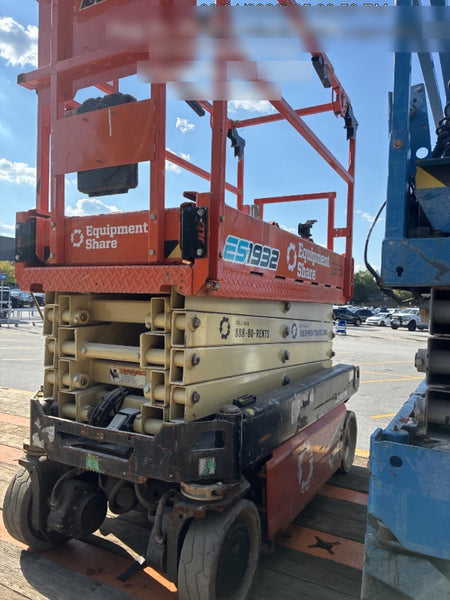 2022 JLG ES1932