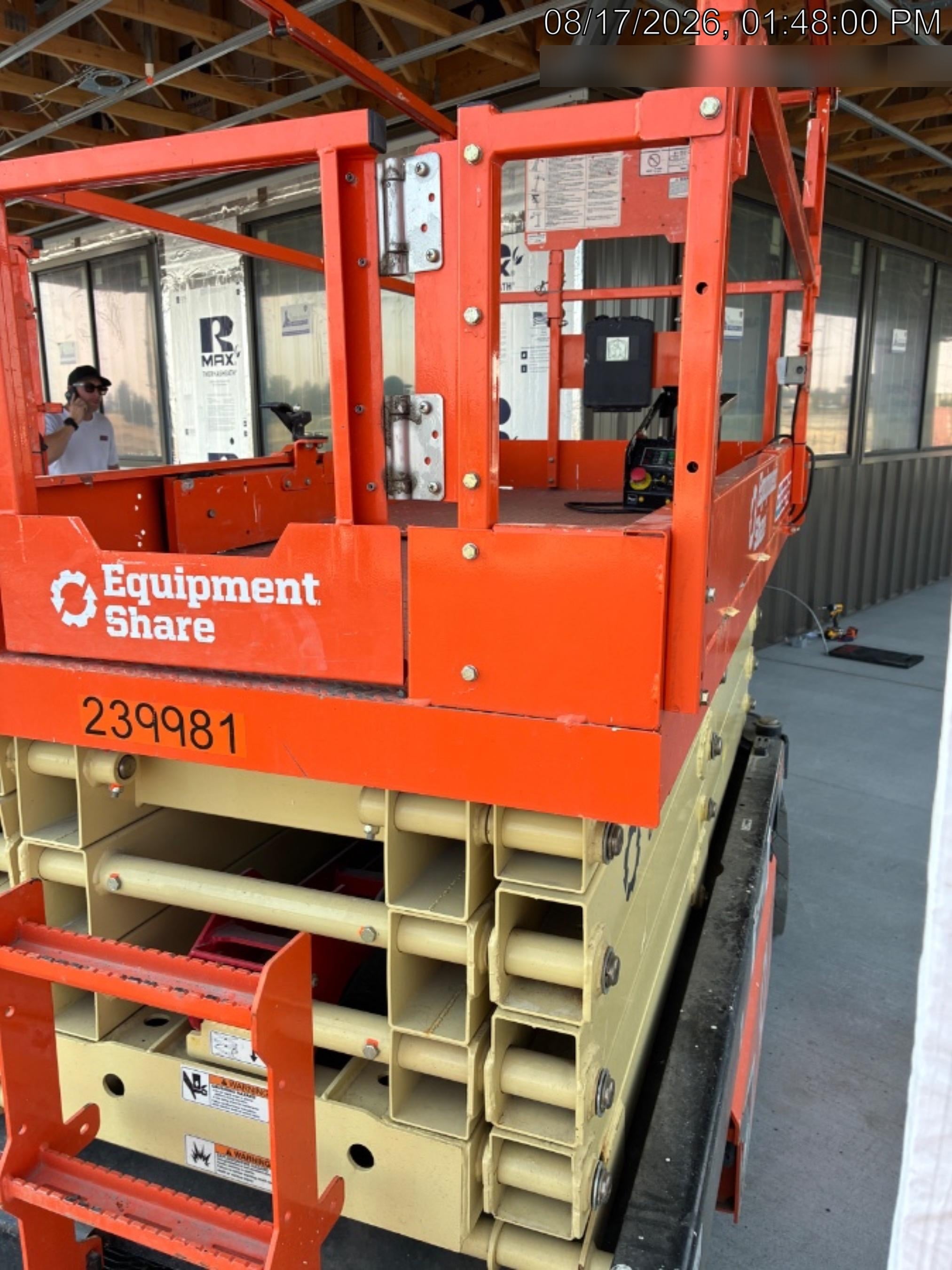 2022 JLG ES3246