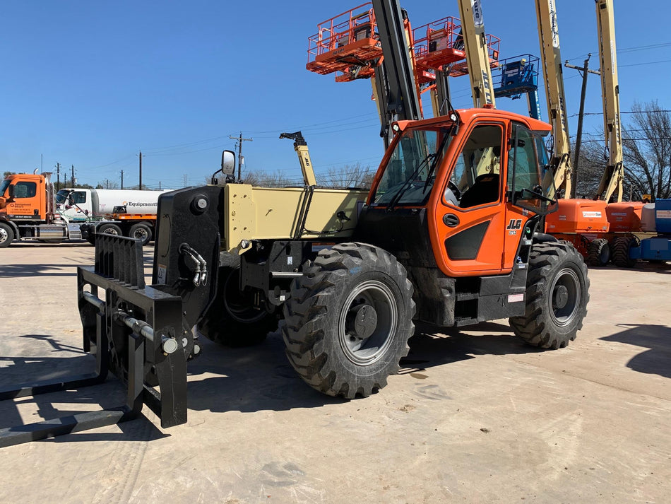 2021 JLG 1732