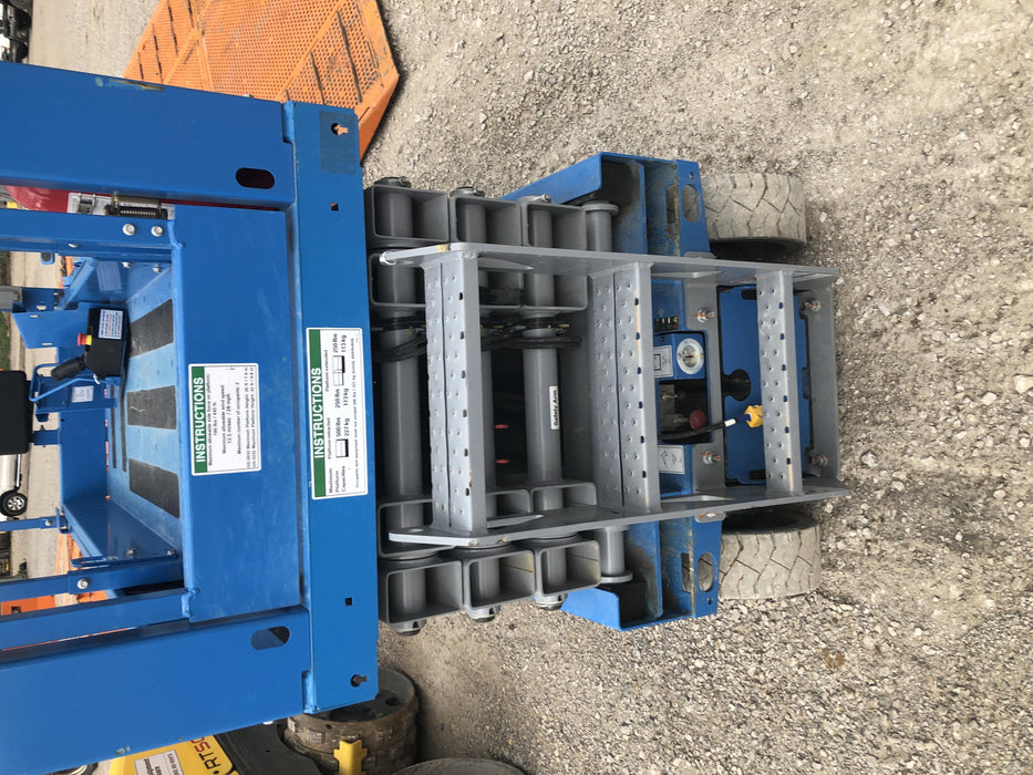 2019 Genie GS-2632 Folding rails with half height swing gate