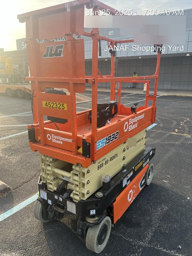 2024 JLG ES1932