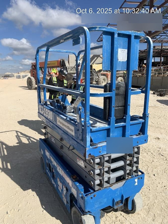 2019 Genie GS-1930 Fixed rails with chain Entry