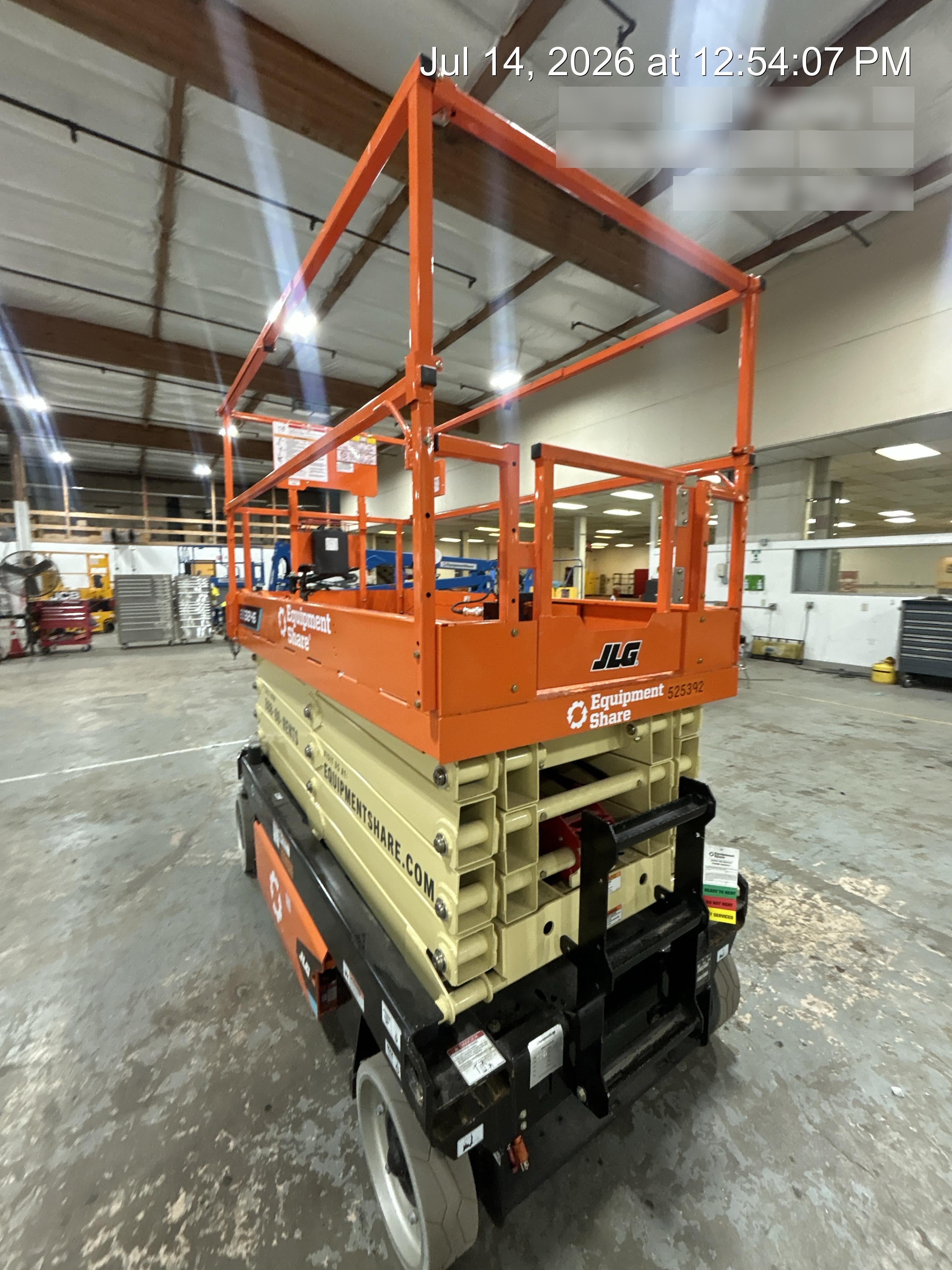 2025 JLG ES3246