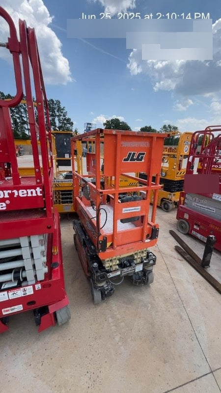 2022 JLG ES1330L