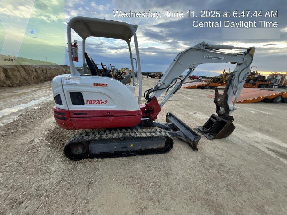 2021 TAKEUCHI TB235-2R