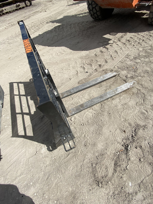 2022 ARROW MATERIAL HANDLING 48" Pallet Forks - Arrow