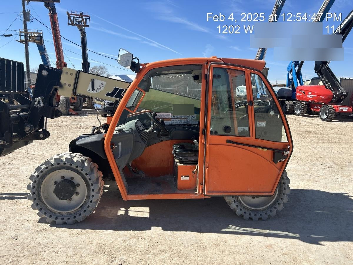 2020 JLG G5-18A Cab/Heat/Air, NM Solid Tires, Beacon w/48" Carriage, 48" Pallet Forks