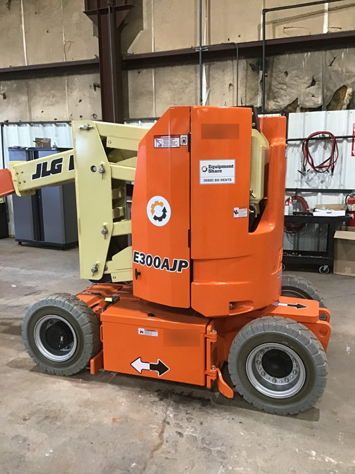 2019 JLG E300AJP
