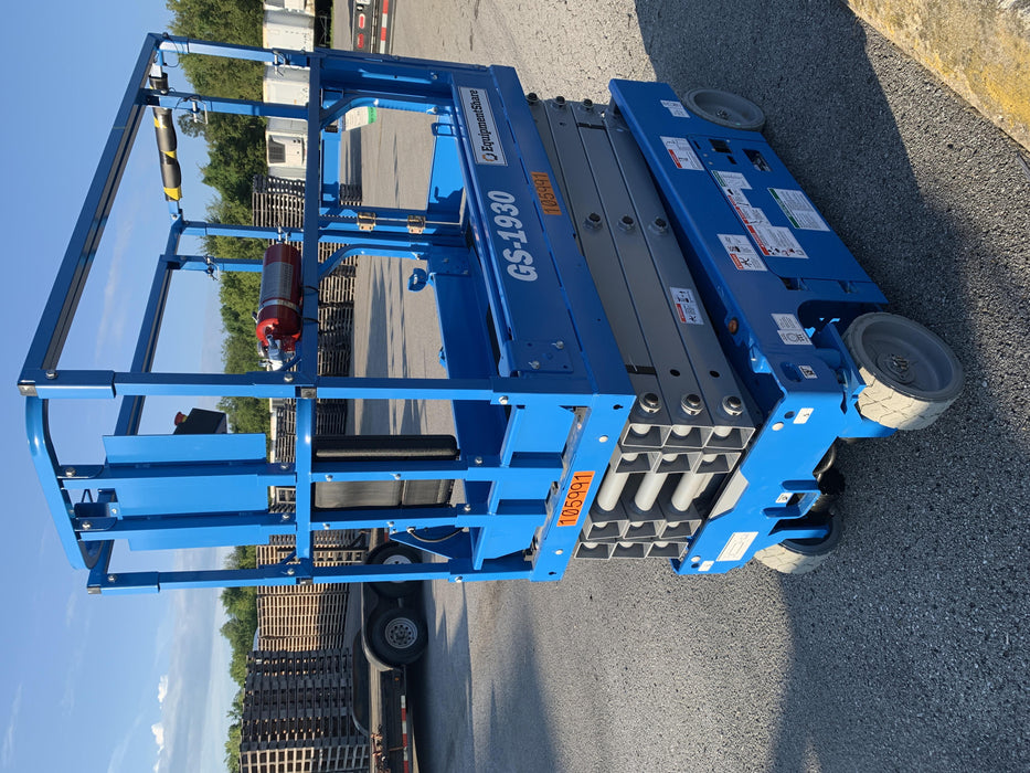 2020 Genie GS-1930 Solid Non Marking Tires, Beacon, Folding rails with half height swing gate