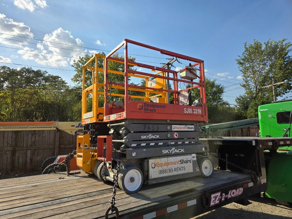 2018 Skyjack SJIII-3219 Skyjack SJIII3219 Scissor Lift w/Trojan Batteries
