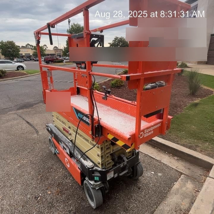 2025 JLG ES1932