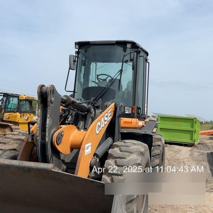 2018 Case 621G CLOSED CAB, 1 FUNCTION, JRB 416 STYLE HYD COUPLER