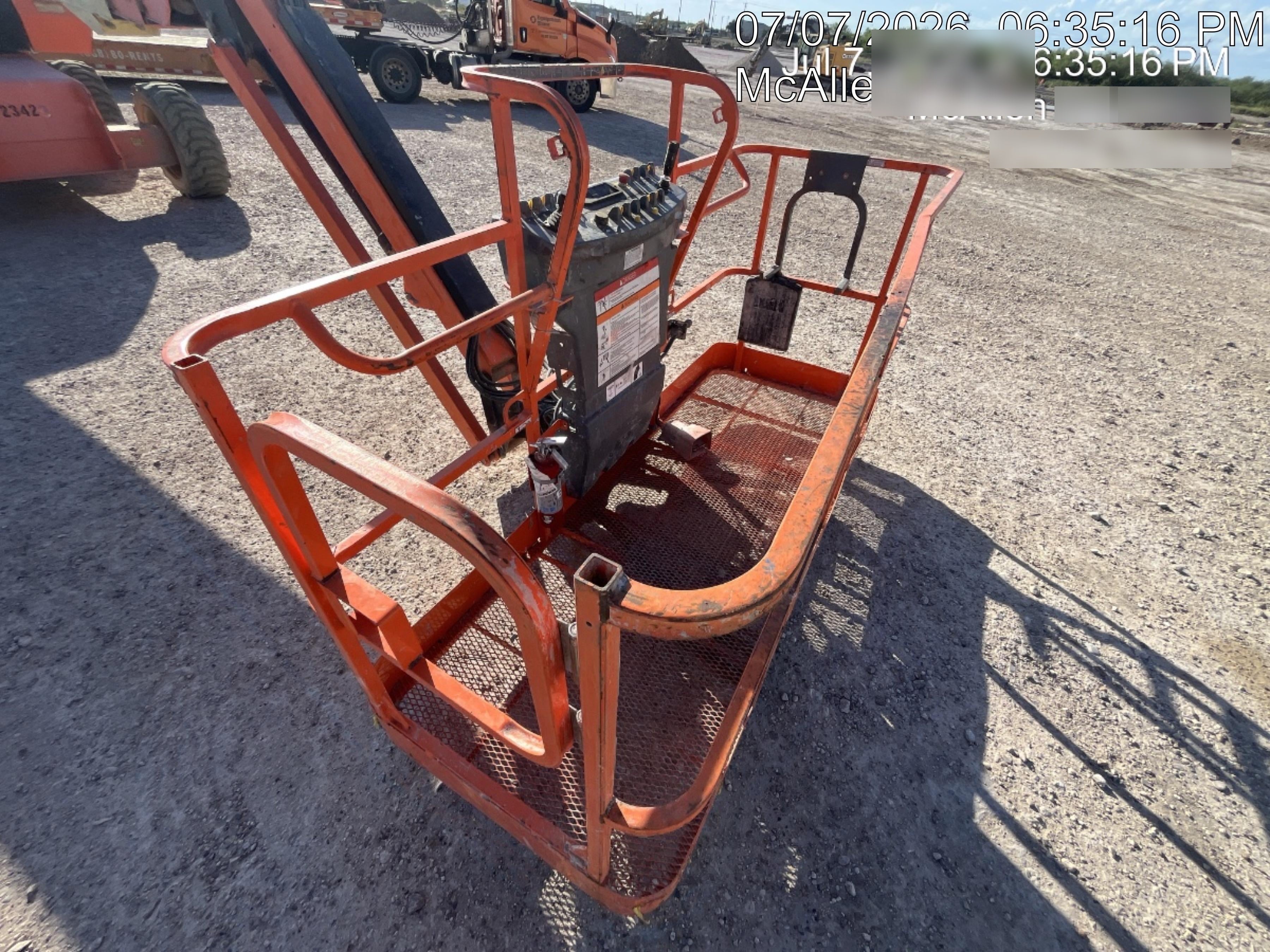2017 JLG 660SJ