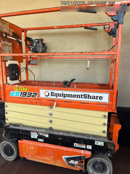 2021 JLG ES1932