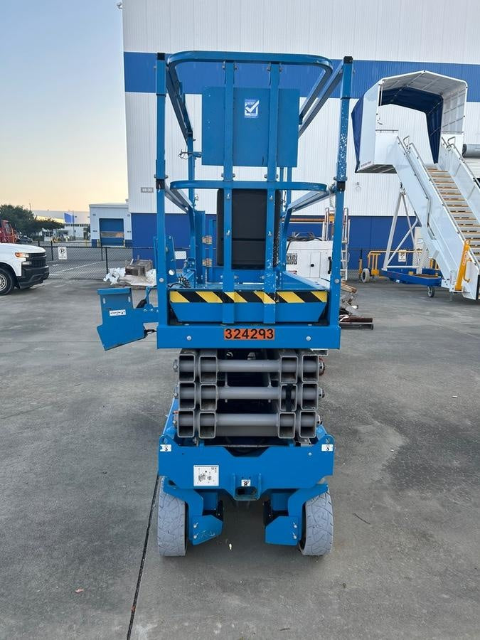 2023 GENIE GS-2632