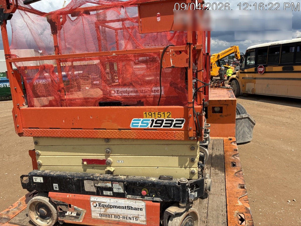 2021 JLG ES1932
