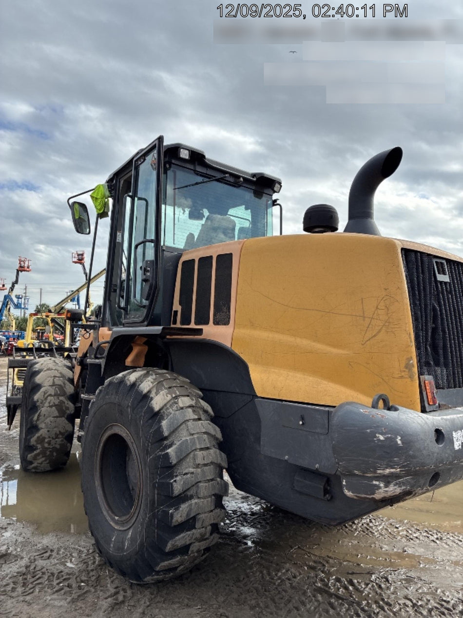2018 Case 621G CLOSED CAB, 1 FUNCTION, JRB 416 STYLE HYD COUPLER