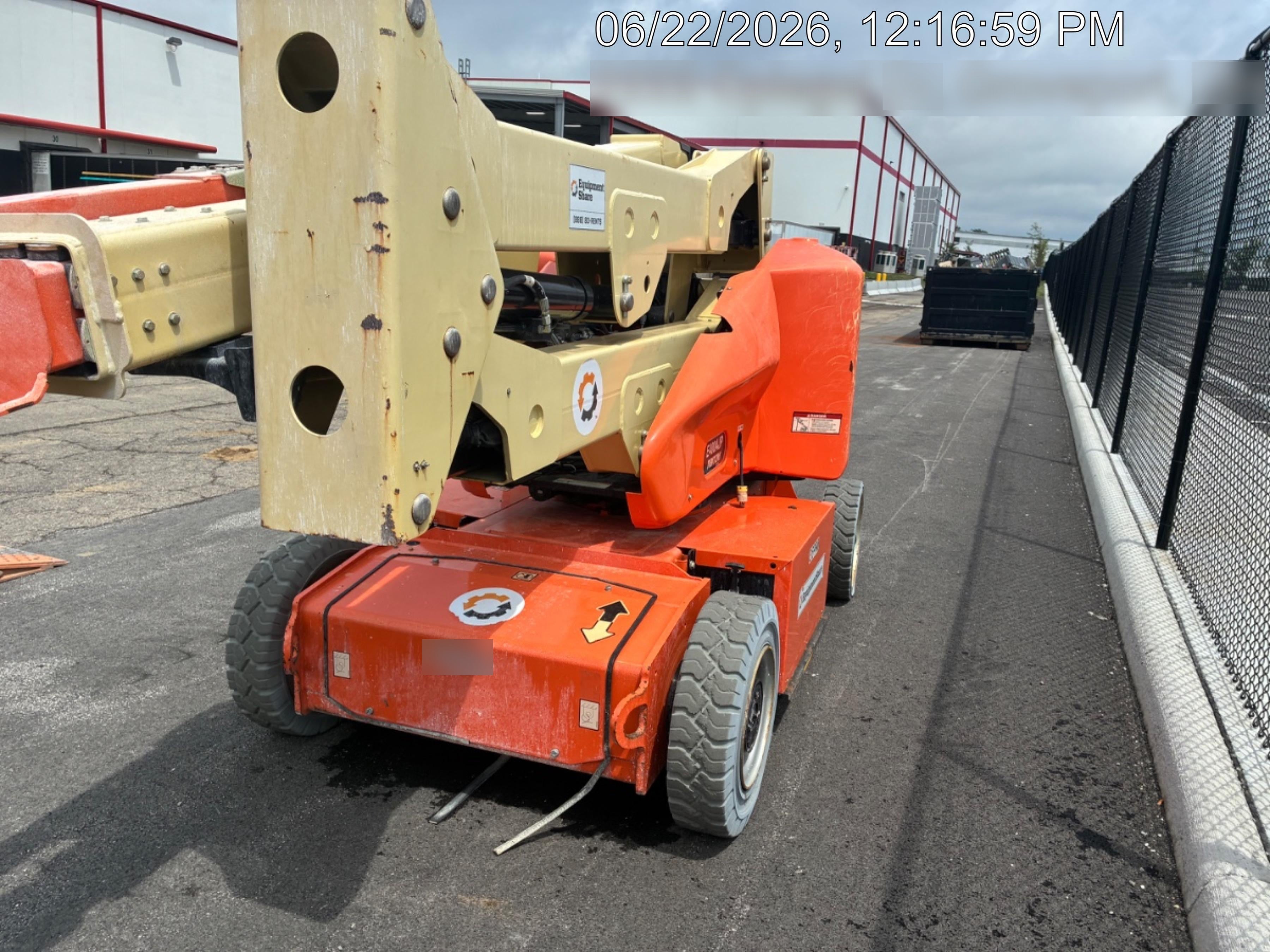 2019 JLG E400AJPN