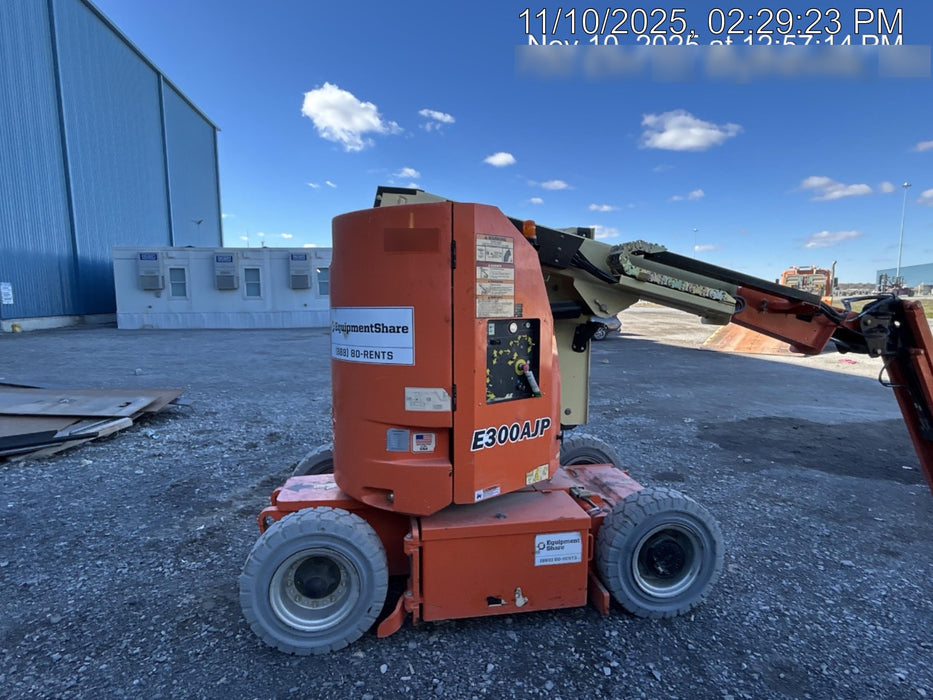 2019 JLG E300AJP