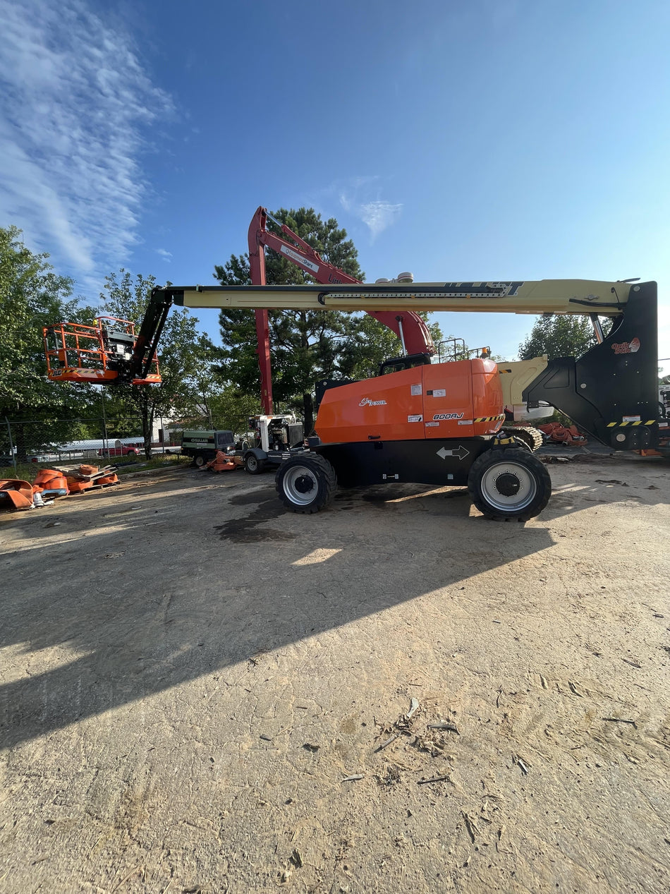 2023 JLG 800AJ