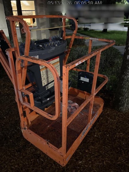2022 JLG E300AJP