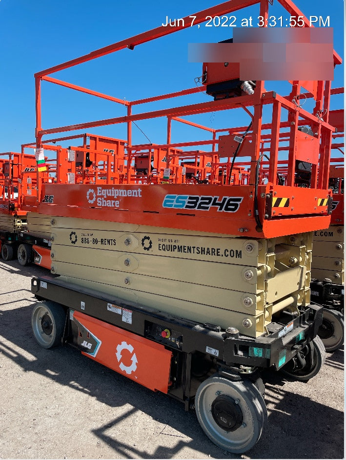 2022 JLG ES3246