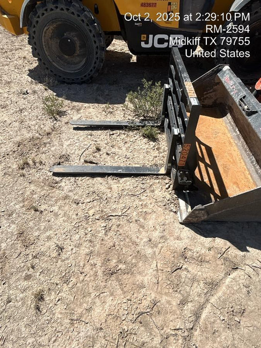 2025 ARROW MATERIAL HANDLING 60" Pallet Forks - Arrow