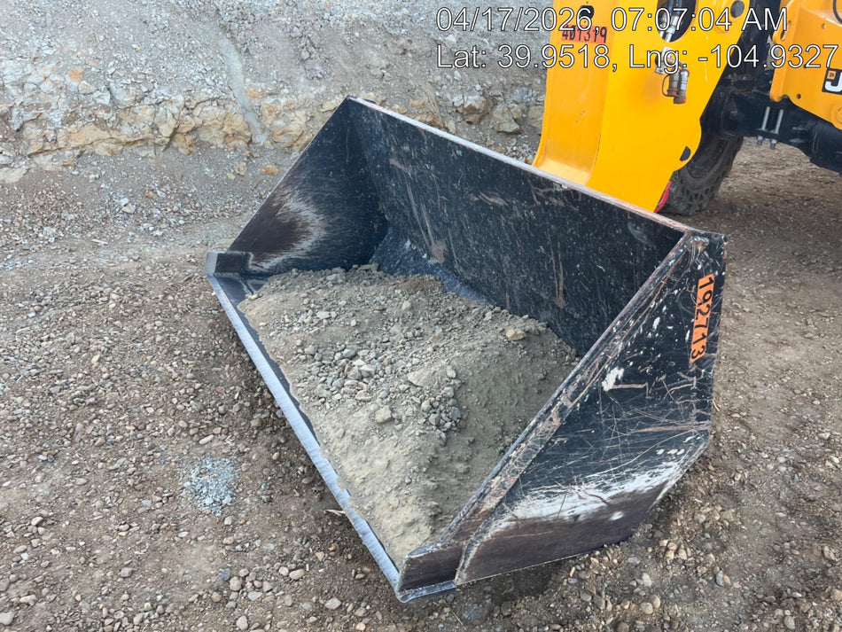 2016 SKYTRAK 70" Bucket, Telehandler 6k-7k