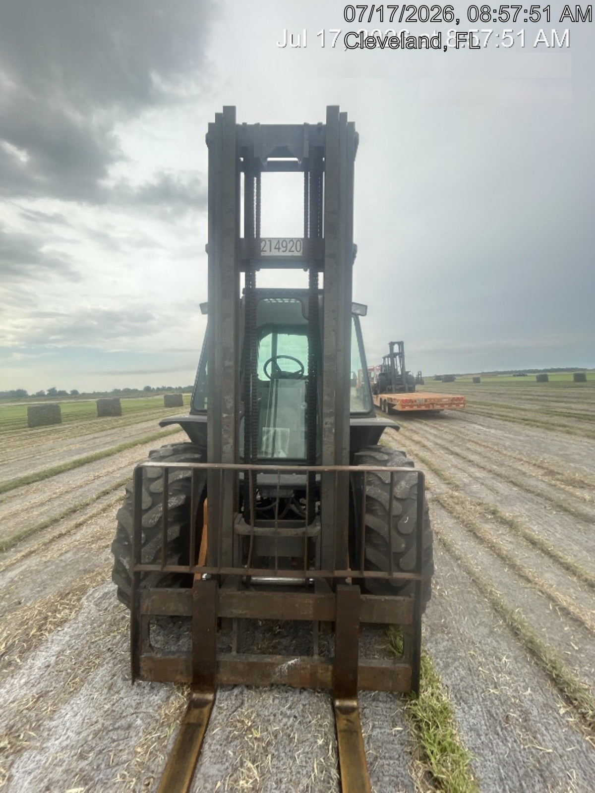 2022 CASE 586H