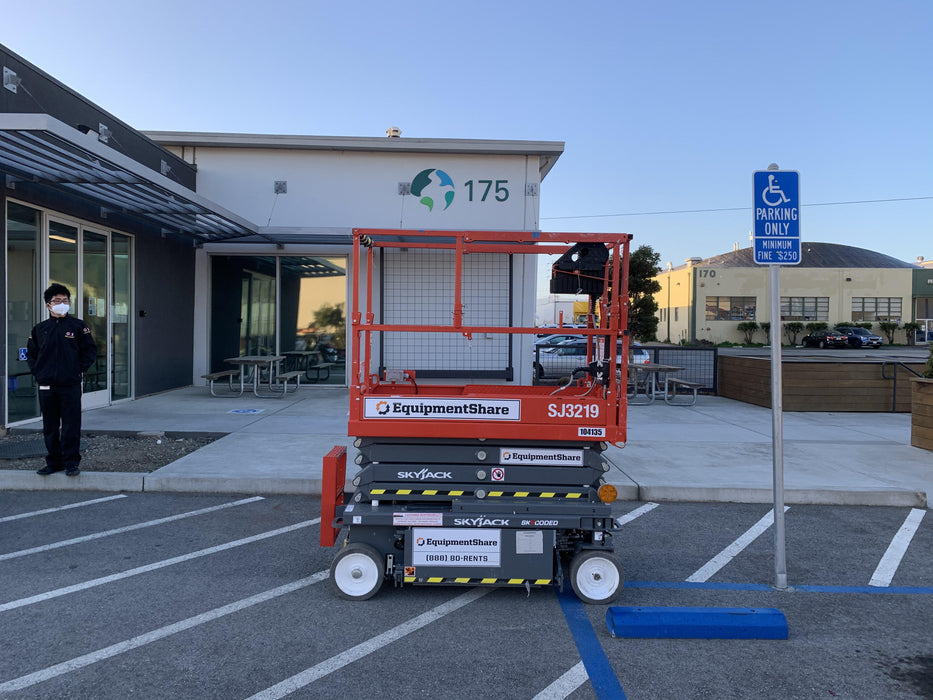 2020 Skyjack SJIII-3219 Solid NM Tires, Half height spring hinged entry gate, Dual Beacons, 800W Inverter