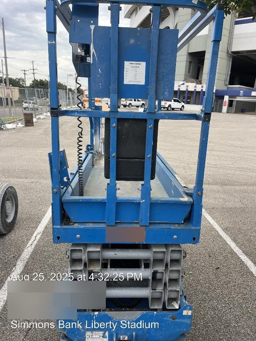 2019 Genie GS-2632 Folding rails with half height swing gate